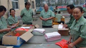 發(fā)放夏季降溫用品