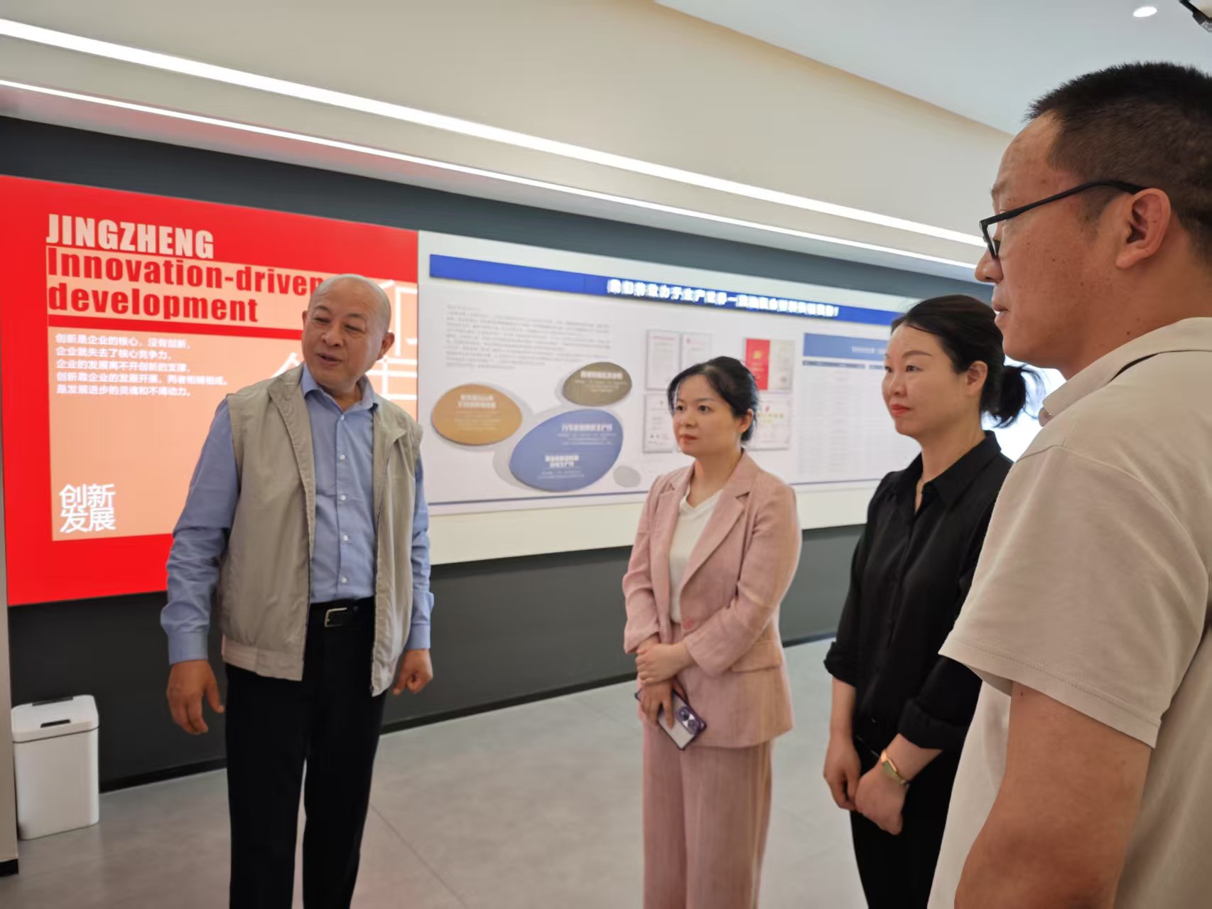 黃副區(qū)長(zhǎng)來(lái)湖南精正走訪(fǎng)視察