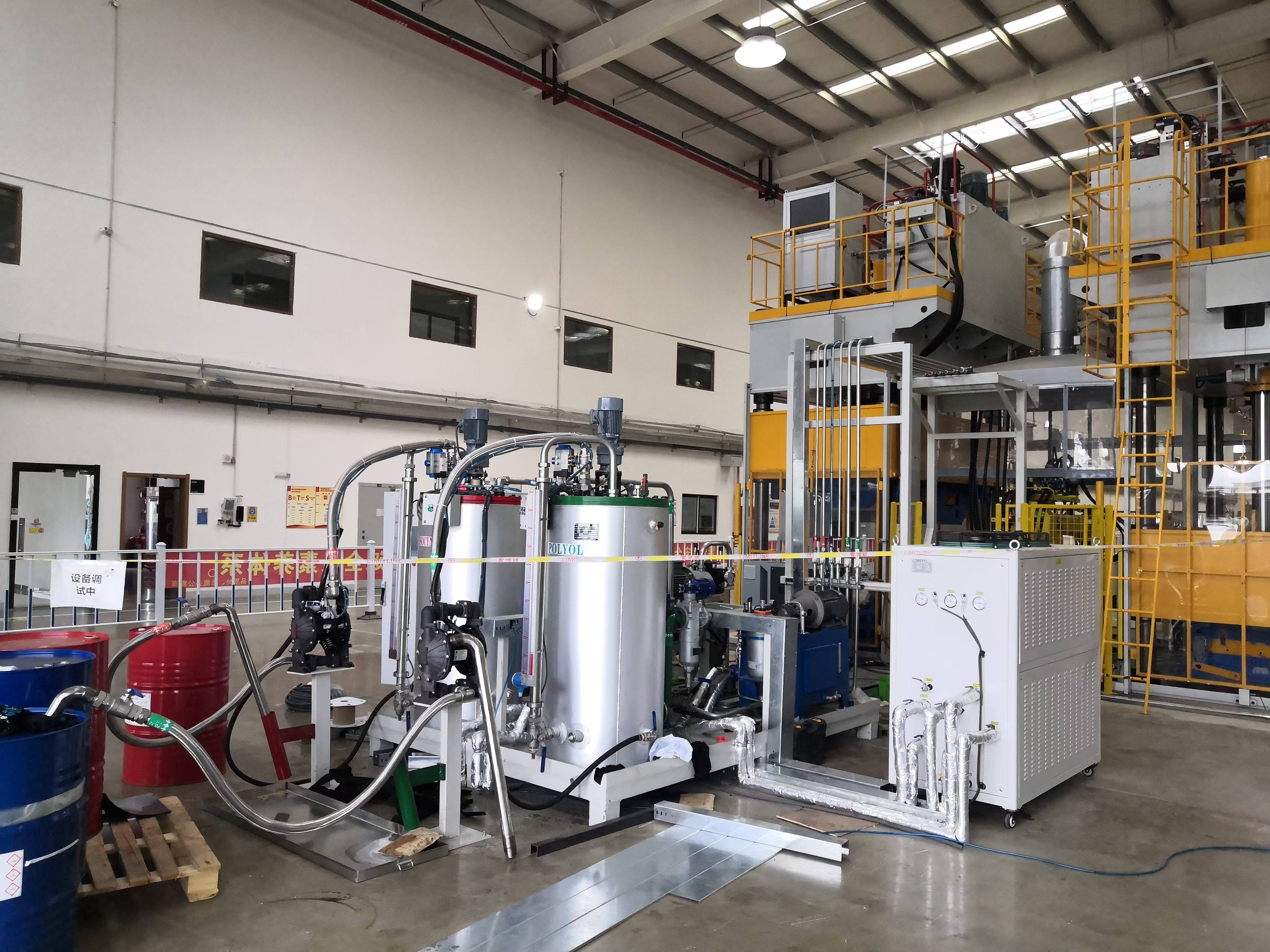二層平臺高壓發(fā)泡機及機械臂高壓發(fā)泡機項目